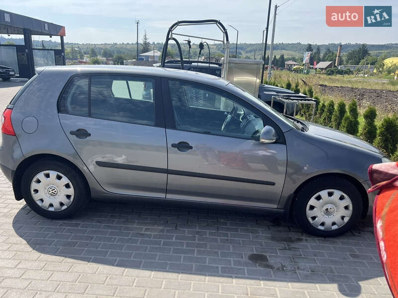 Хетчбек Volkswagen Golf 2005 в Нетішині