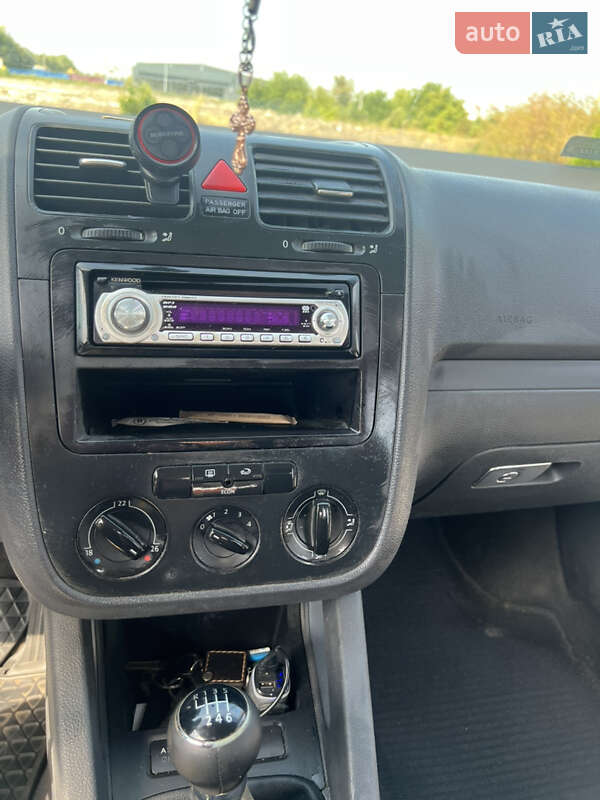 Хетчбек Volkswagen Golf 2005 в Нетішині