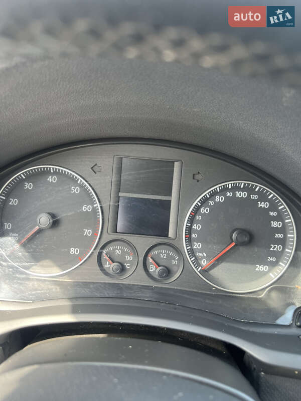 Хетчбек Volkswagen Golf 2005 в Нетішині