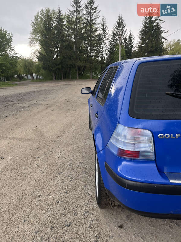 Хетчбек Volkswagen Golf 2002 в Красилові