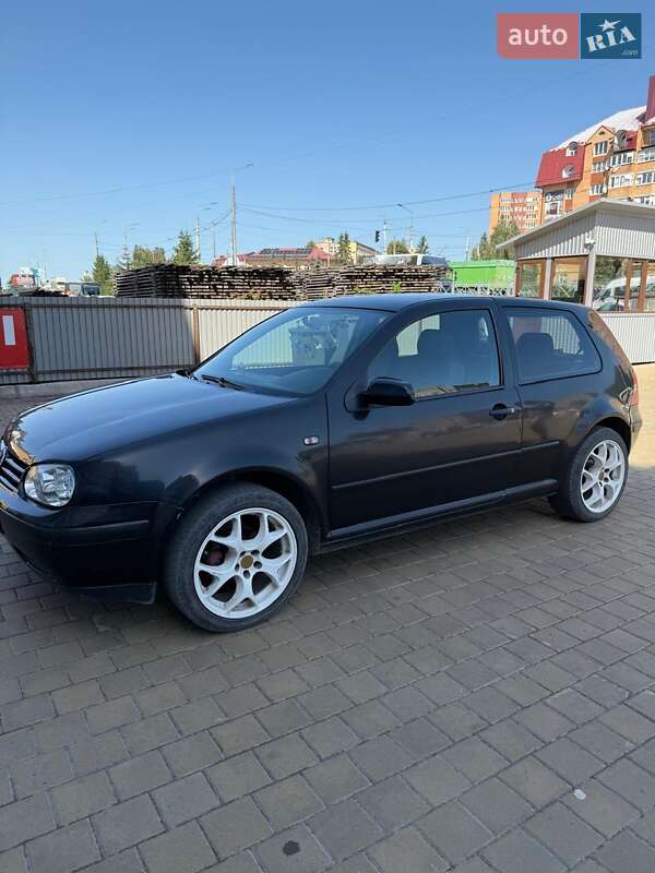 Хетчбек Volkswagen Golf 2002 в Великій Березовиці