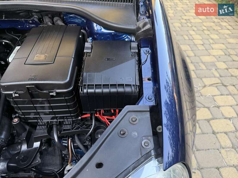 Хетчбек Volkswagen Golf 2007 в Києві