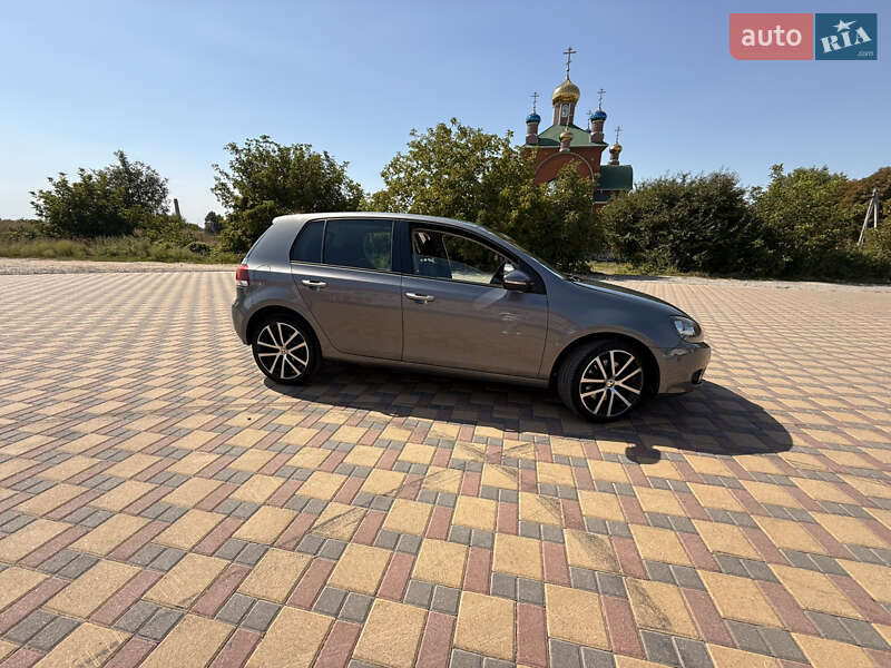 Хетчбек Volkswagen Golf 2009 в Гайсину