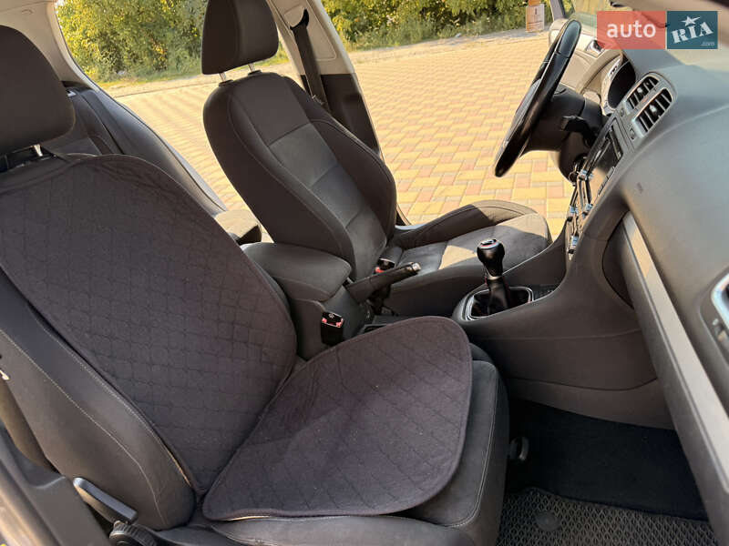 Хетчбек Volkswagen Golf 2009 в Гайсину