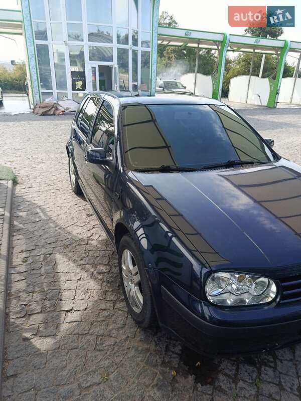 Хэтчбек Volkswagen Golf 2001 в Золочеве