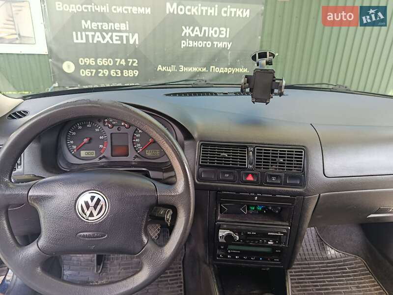 Хэтчбек Volkswagen Golf 2001 в Золочеве