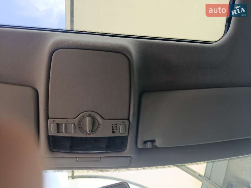 Хэтчбек Volkswagen Golf 2001 в Золочеве