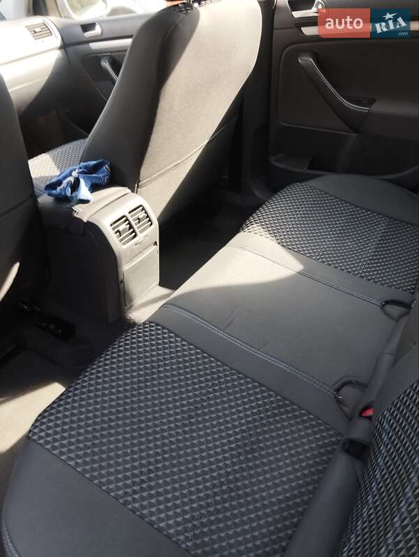 Хетчбек Volkswagen Golf 2004 в Згурівці