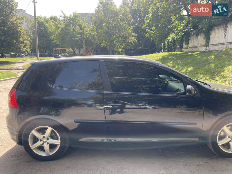 Хэтчбек Volkswagen Golf 2006 в Львове