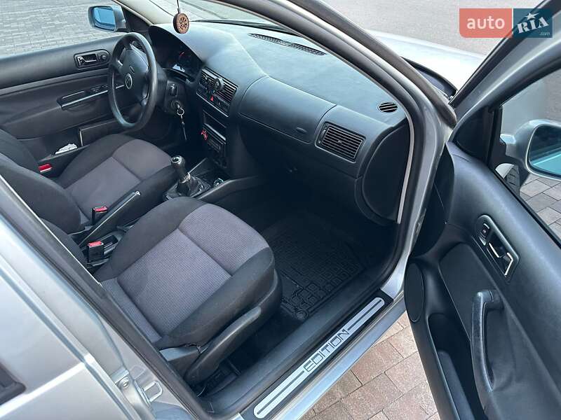 Універсал Volkswagen Golf 2001 в Чернігові