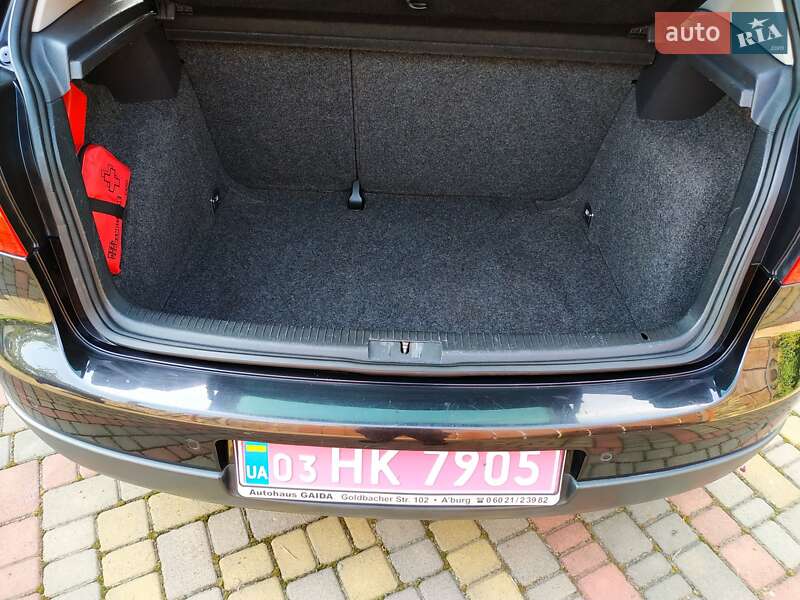 Хэтчбек Volkswagen Golf 2007 в Луцке