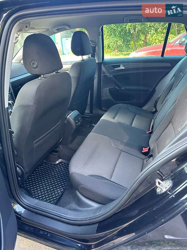 Хетчбек Volkswagen Golf 2017 в Вінниці