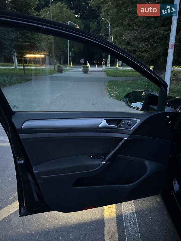 Хетчбек Volkswagen Golf 2017 в Вінниці