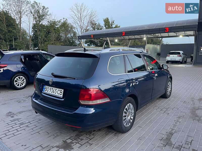 Універсал Volkswagen Golf 2011 в Тернополі