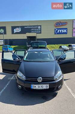 Универсал Volkswagen Golf 2010 в Ровно