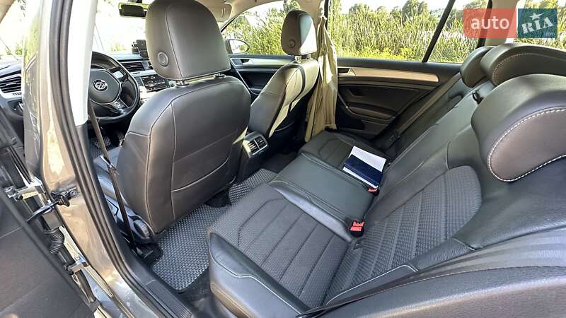 Универсал Volkswagen Golf 2016 в Киеве