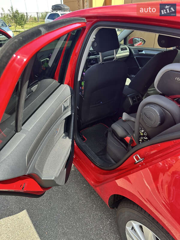 Хетчбек Volkswagen Golf 2013 в Києві