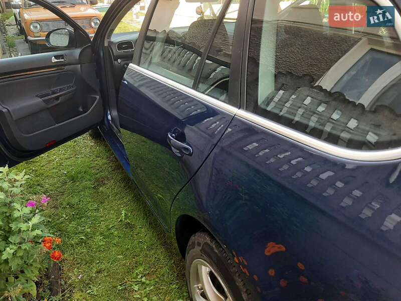 Універсал Volkswagen Golf 2011 в Стрию