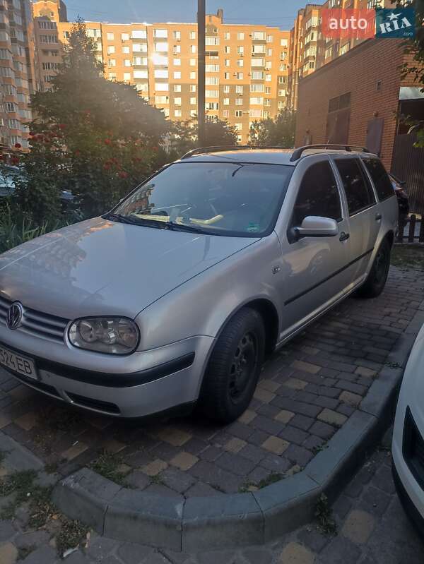 Универсал Volkswagen Golf 2003 в Виннице