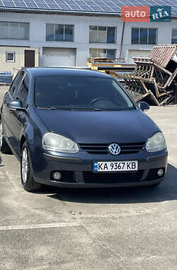 Хэтчбек Volkswagen Golf 2004 в Киеве