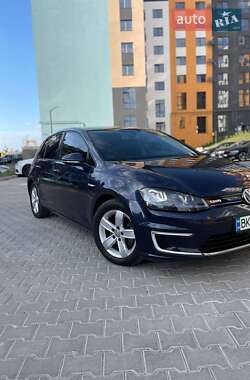 Хэтчбек Volkswagen Golf 2016 в Ровно