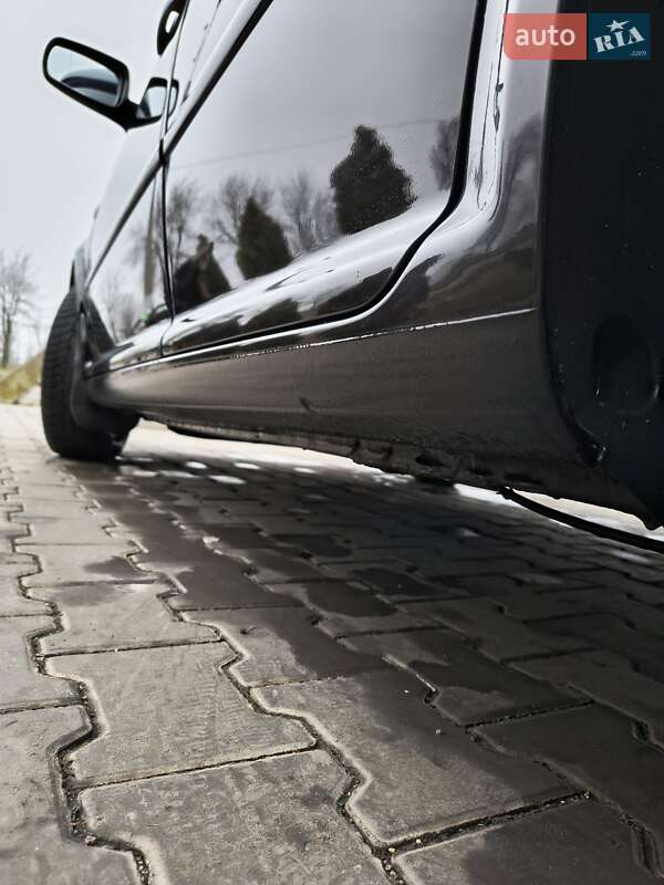 Хэтчбек Volkswagen Golf 2003 в Южном