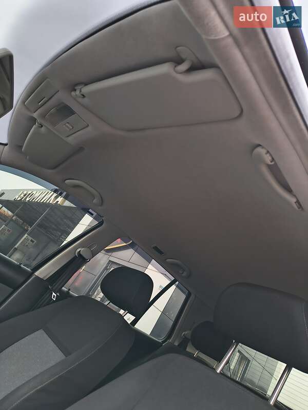 Хэтчбек Volkswagen Golf 2003 в Южном