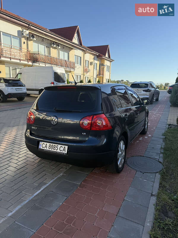 Хэтчбек Volkswagen Golf 2009 в Черкассах