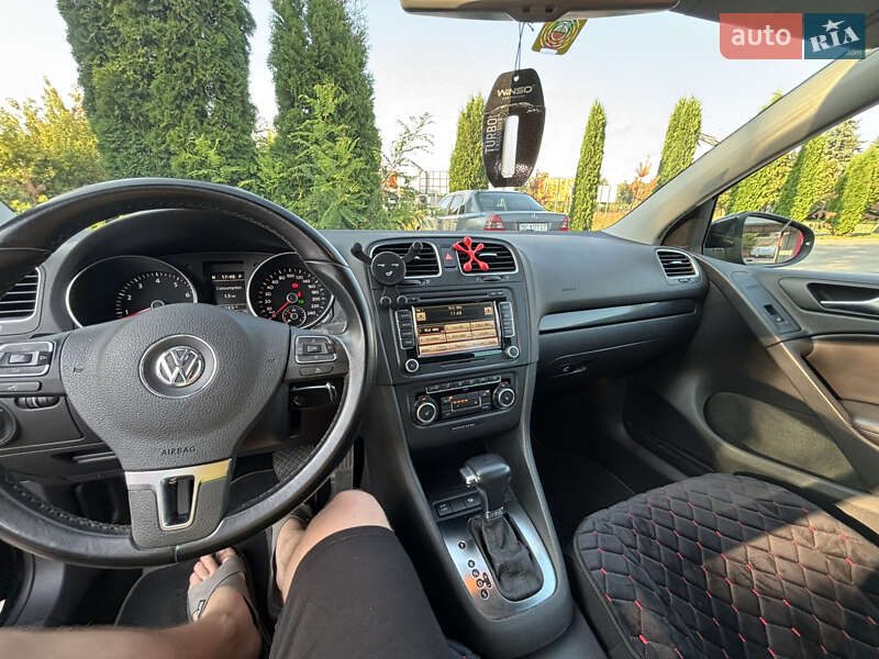 Хэтчбек Volkswagen Golf 2010 в Дубно
