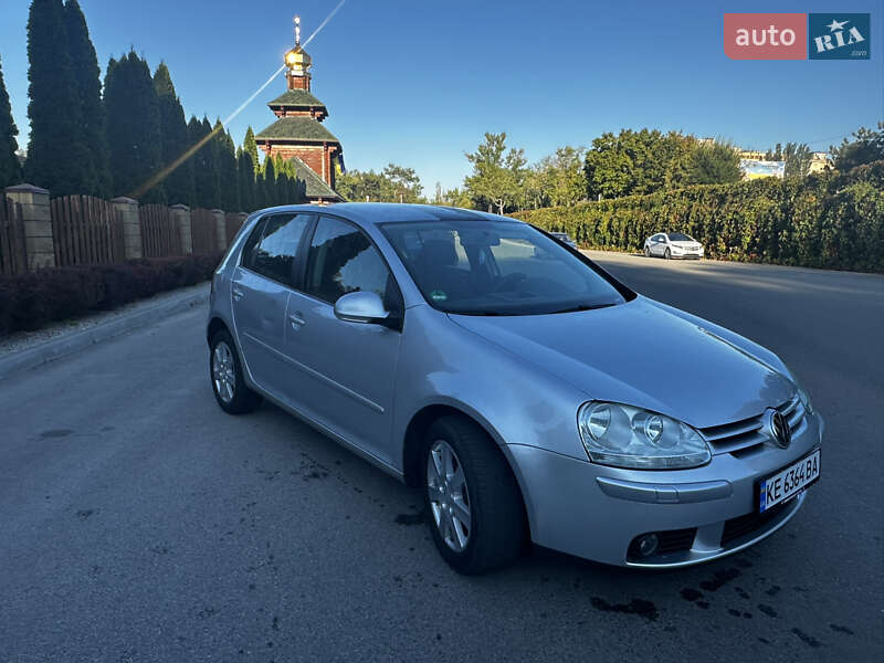 Хетчбек Volkswagen Golf 2006 в Дніпрі