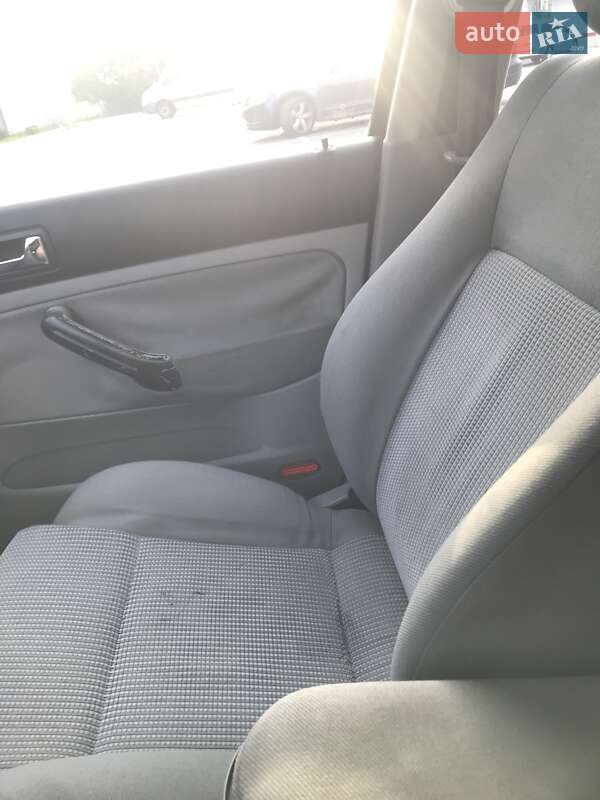 Хетчбек Volkswagen Golf 1998 в Харкові