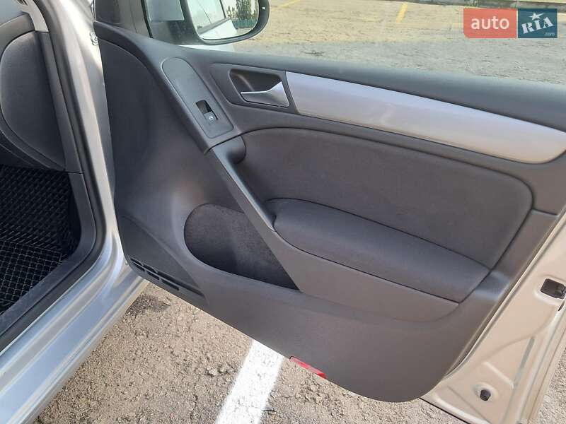 Хетчбек Volkswagen Golf 2011 в Борисполі