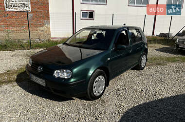 Хетчбек Volkswagen Golf 2002 в Чорткові