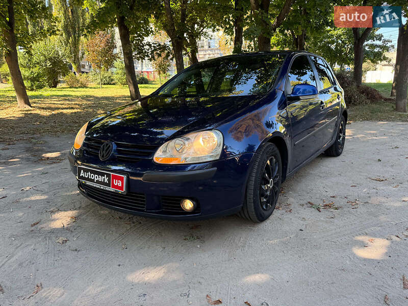 Хетчбек Volkswagen Golf 2005 в Києві