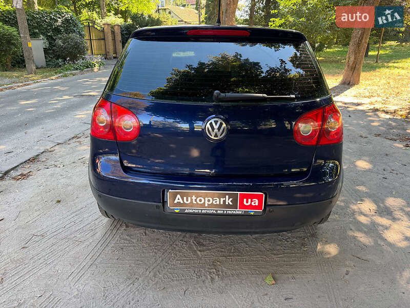 Хетчбек Volkswagen Golf 2005 в Києві
