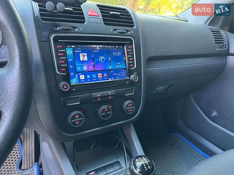 Хетчбек Volkswagen Golf 2005 в Києві