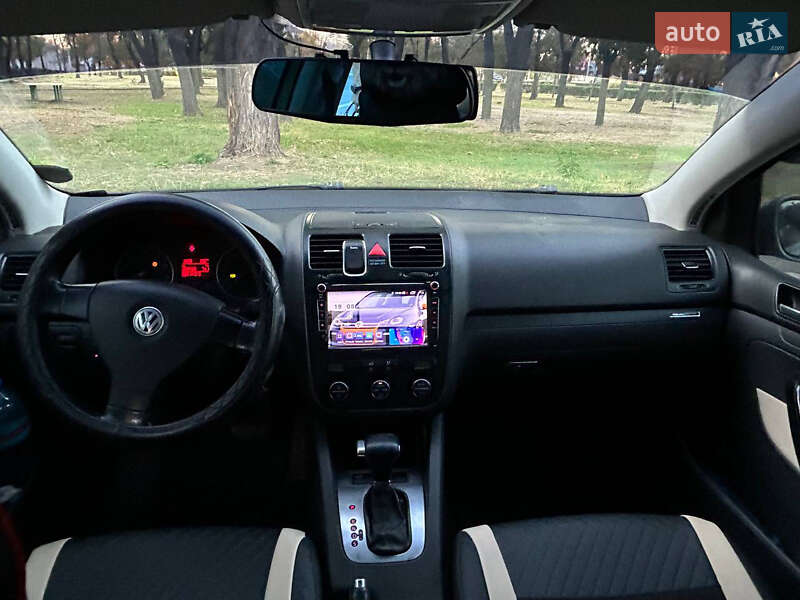 Хетчбек Volkswagen Golf 2005 в Миколаєві