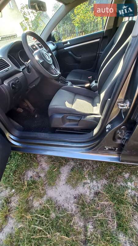 Универсал Volkswagen Golf 2010 в Житомире
