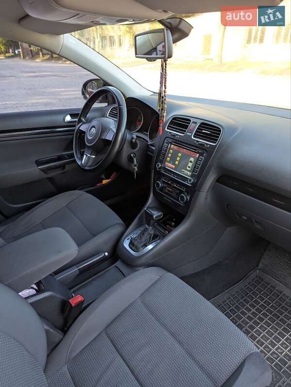Універсал Volkswagen Golf 2010 в Тернополі