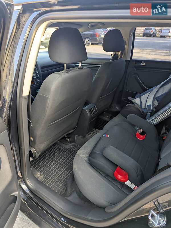 Універсал Volkswagen Golf 2010 в Тернополі