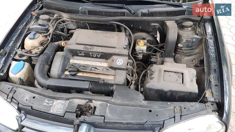 Хетчбек Volkswagen Golf 2000 в Харкові