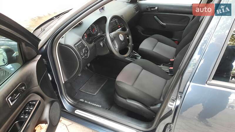 Хетчбек Volkswagen Golf 2000 в Харкові