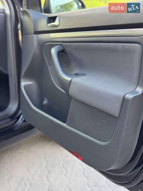 Хетчбек Volkswagen Golf 2007 в Великій Багачці