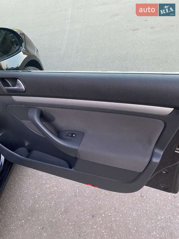 Хетчбек Volkswagen Golf 2007 в Охтирці