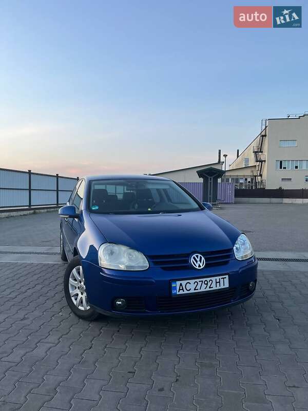 Хэтчбек Volkswagen Golf 2005 в Рожище