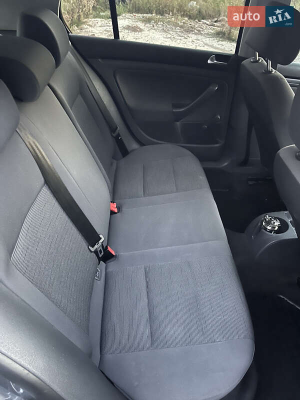 Хетчбек Volkswagen Golf 2005 в Сваляві фото 7 Хетчбек Volkswagen Golf 2005 в Сваляві