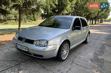 Хетчбек Volkswagen Golf 2001 в Любомлі