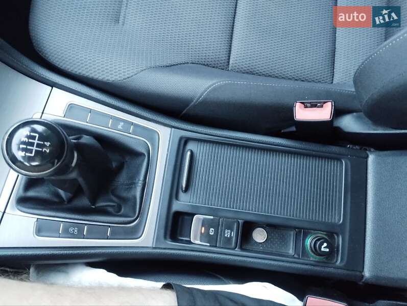 Хэтчбек Volkswagen Golf 2016 в Дубно