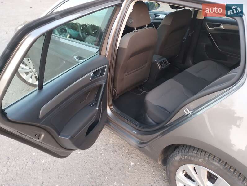 Хэтчбек Volkswagen Golf 2016 в Дубно