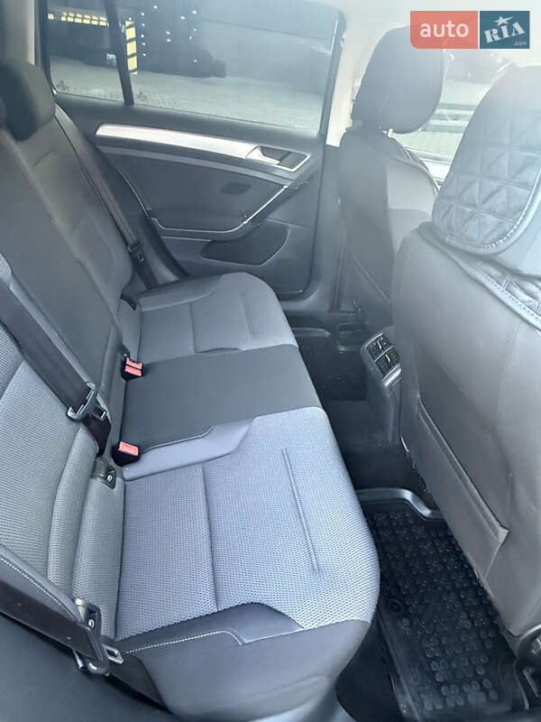 Універсал Volkswagen Golf 2014 в Ужгороді